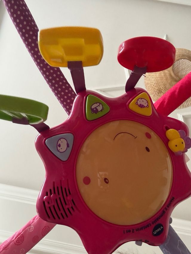 Gimnasio para bebé con peluches, juguetes etc