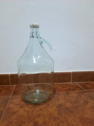 Botella de cristal antigua de vino