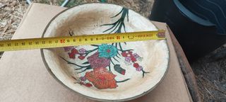 Jarra e prato em bronze com flores