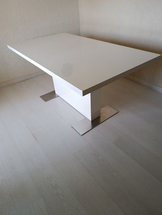 Mesa de comedor blanca lacada