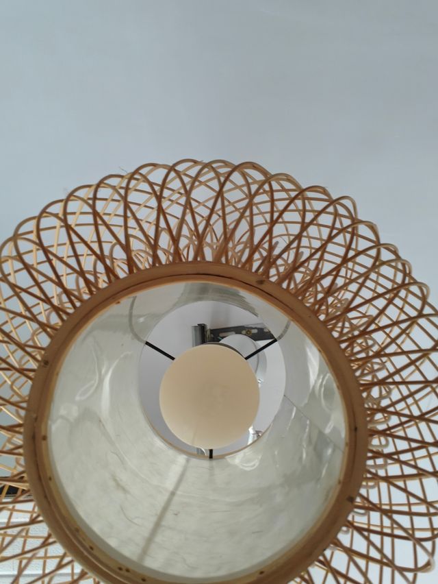 Lámpara de techo de bambú y ratán