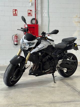 Suzuki GSR 750