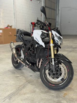 Suzuki GSR 750