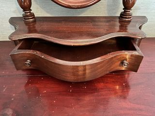 Espejo de tocador ovalado de madera