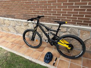 Bicicleta de Montaña Negra y Amarilla