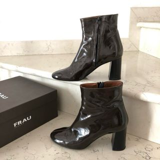 Stivaletti tronchetti Frau vernice