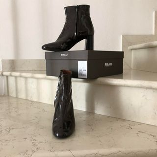 Stivaletti tronchetti Frau vernice