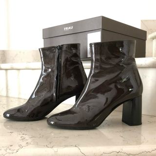 Stivaletti tronchetti Frau vernice