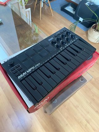 Akai MPK mini Controlador MIDI