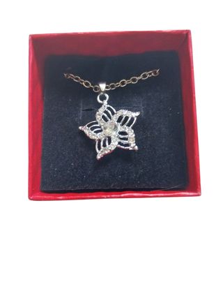 Collana donna con ciondolo a fiore
