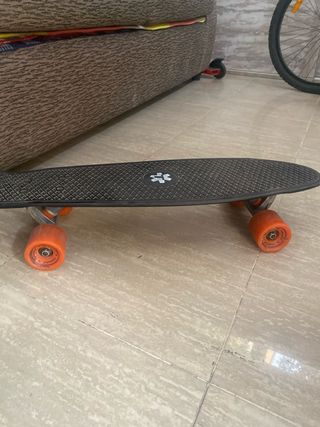 Monopatín naranja