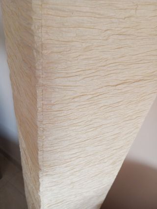 Lámpara de pie moderna beige y dorada