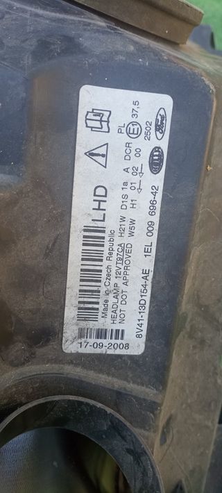 Faro Ford Kuga Titanium derecho 