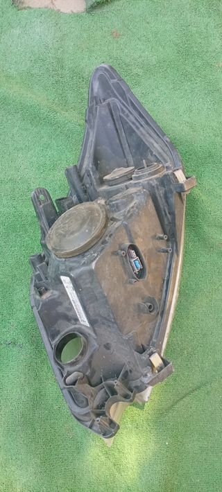 Faro Ford Kuga Titanium derecho 