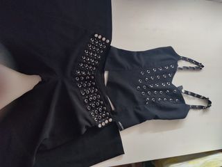 Pantalón negro con adornos y blusa conjunto 
