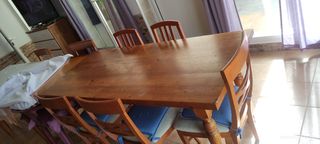 Mesa de comedor de madera