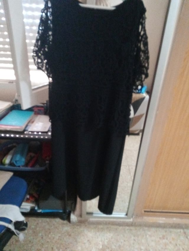 Vestido negro con brocado .Esta rebajado a 12 euro