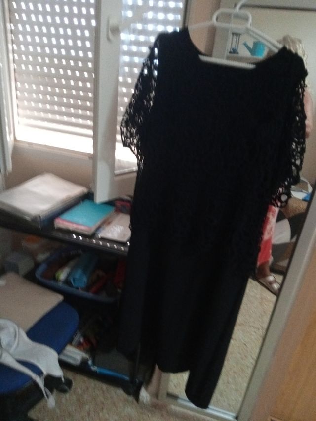 Vestido negro con brocado .Esta rebajado a 12 euro