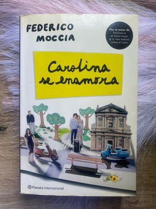 Carolina se enamora (Spanish Edition)