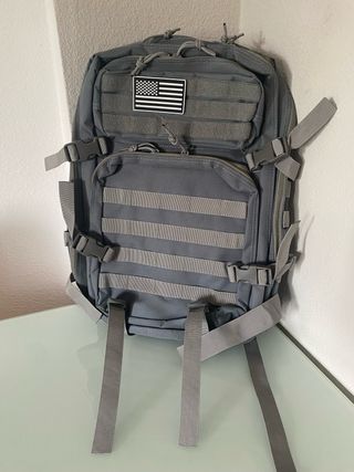 Mochila Táctica Gris con Bandera Americana