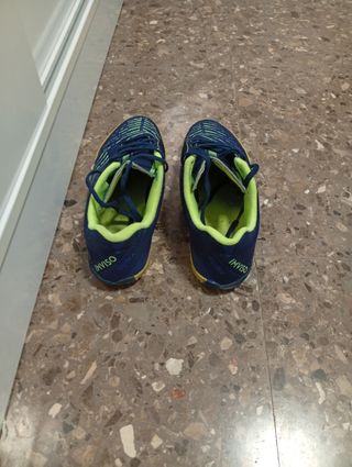 Zapatillas de fútbol sala azules y verdes