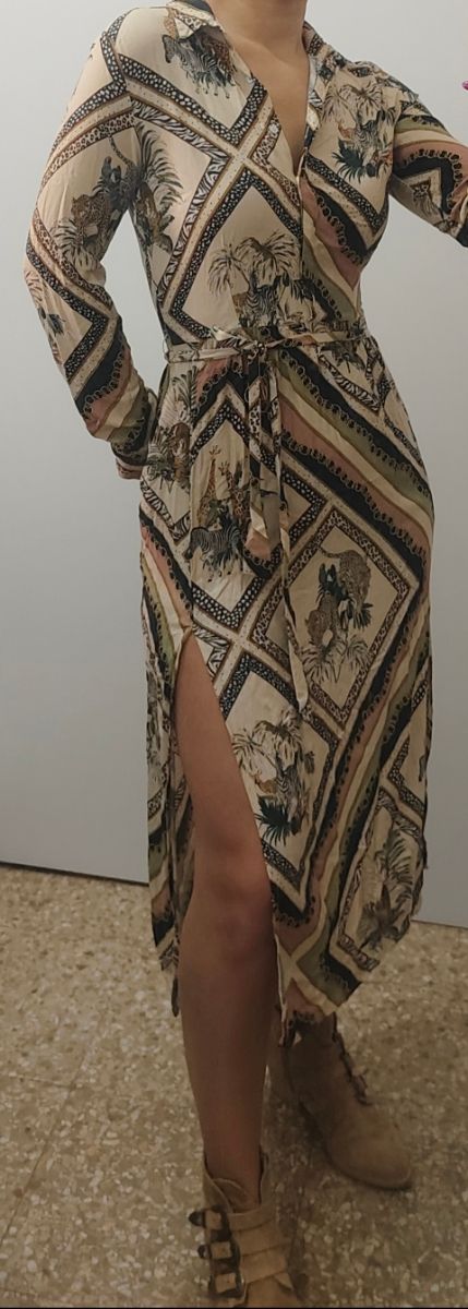 Vestido camisero largo Stradivarius estampado anim