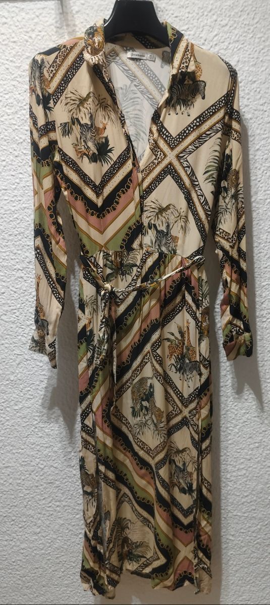 Vestido camisero largo Stradivarius estampado anim