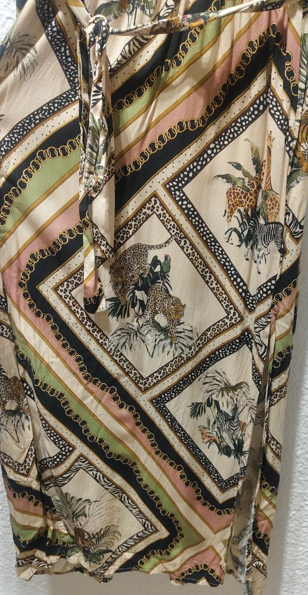 Vestido camisero largo Stradivarius estampado anim