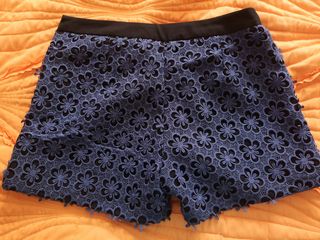 Calções floridos azuis e pretos