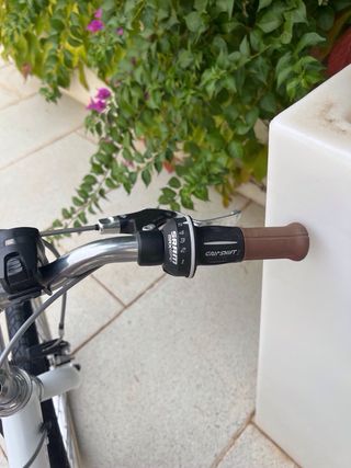 Bicicleta B-twin blanca