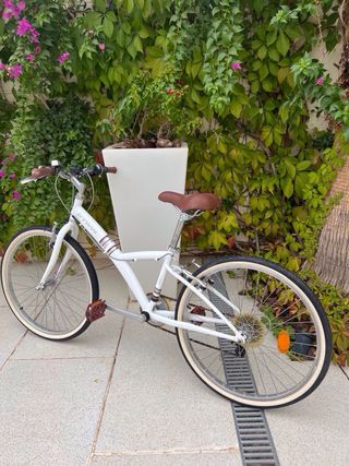 Bicicleta B-twin blanca