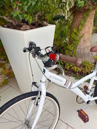 Bicicleta B-twin blanca