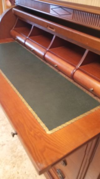 Escritorio de madera maciza