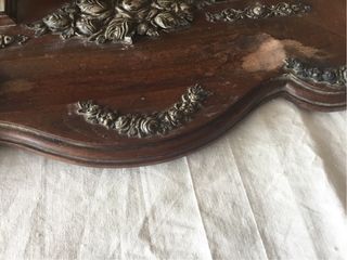 Escritorio de madera de nogal y plata