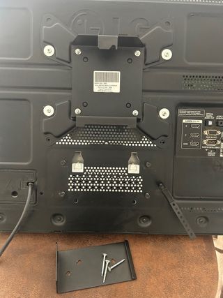 Televisor LG 32 con soporte para colgar