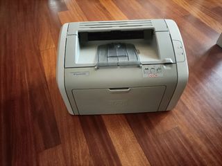 Impresora HP LaserJet 1020 con tóner (piezas)