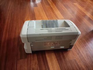 Impresora HP LaserJet 1020 con tóner (piezas)