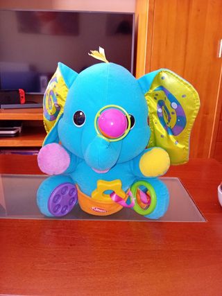 Elefante de peluche musical para bebé