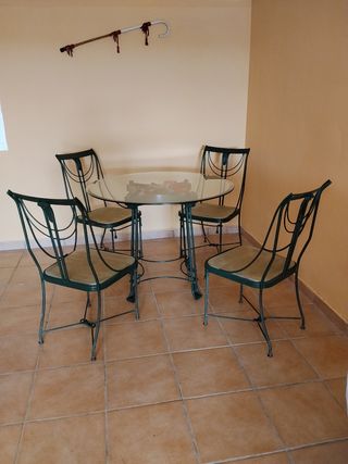 Mesa y 4 sillas hierro forjado exterior e interior