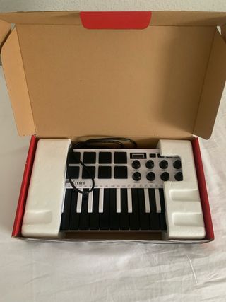Controlador MIDI Akai PKmini Edición Blanca