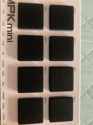 Controlador MIDI Akai PKmini Edición Blanca