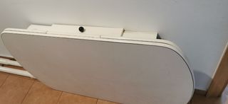 Mesa de cocina blanca de madera