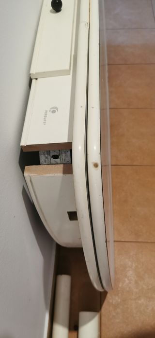 Mesa de cocina blanca de madera