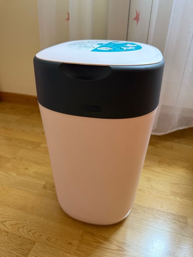 Contenedor de pañales Tommee Tippee con recambios