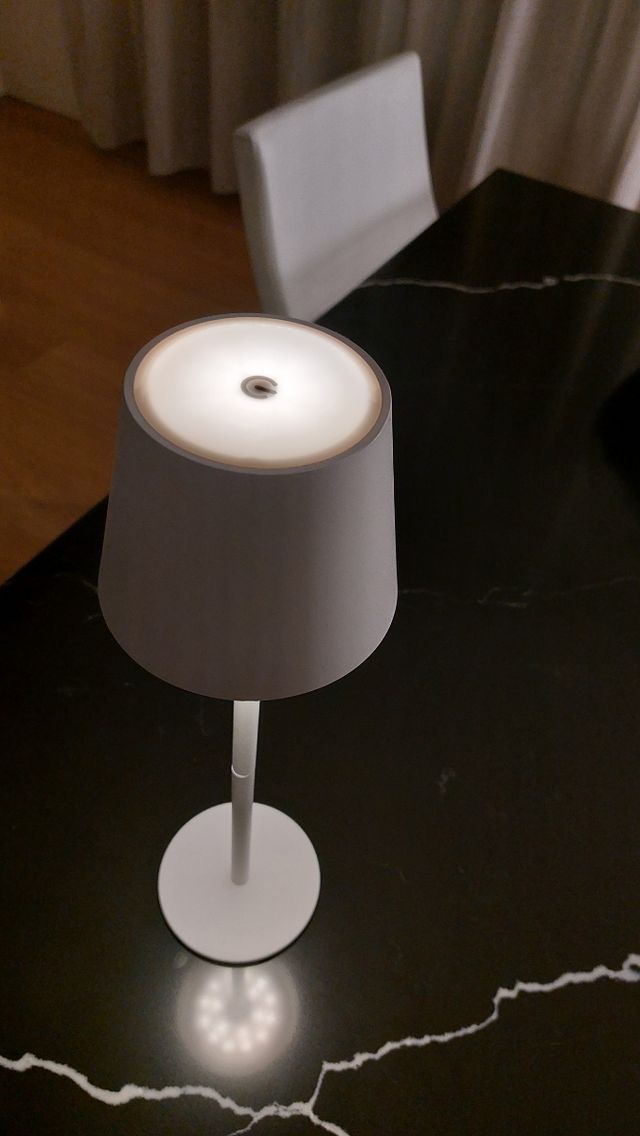 Lampada da tavolo moderna