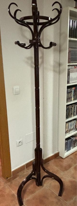 Perchero de árbol de madera