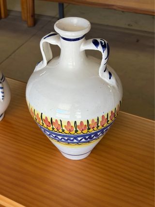 Jarrones de cerámica decorados