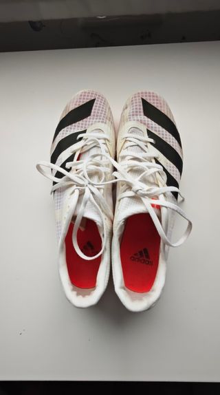 Zapatillas clavos Adidas blancas