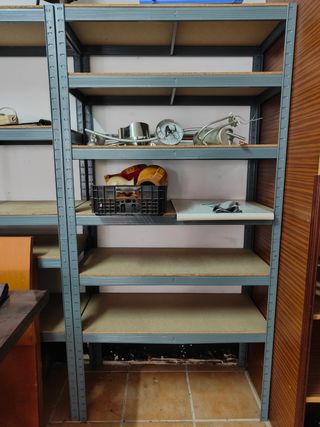 Estantería gris de madera metal 