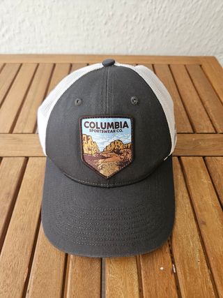 Gorra Columbia Negra y Blanca